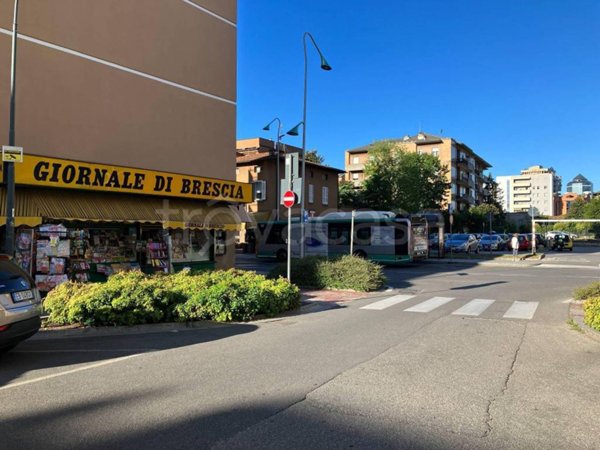 negozio in vendita a Brescia in zona Volta