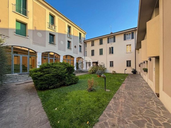 ufficio in vendita a Brescia in zona Volta