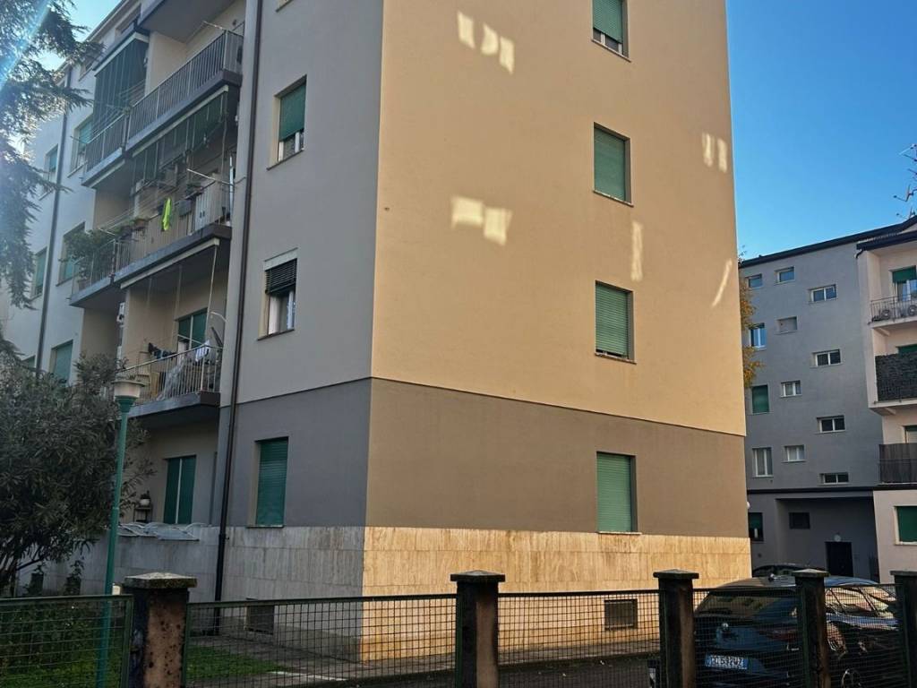 appartamento in vendita a Brescia in zona Villaggio Prealpino