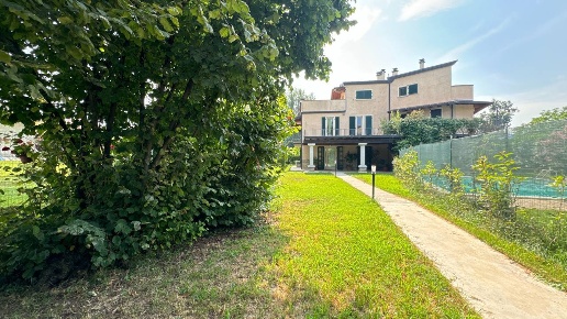 casa indipendente in vendita a Brescia in zona Casazza