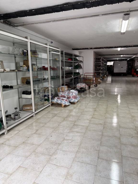 locale commerciale in vendita a Brescia in zona Casazza