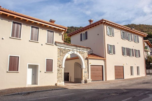 appartamento in vendita a Brescia in zona Mompiano