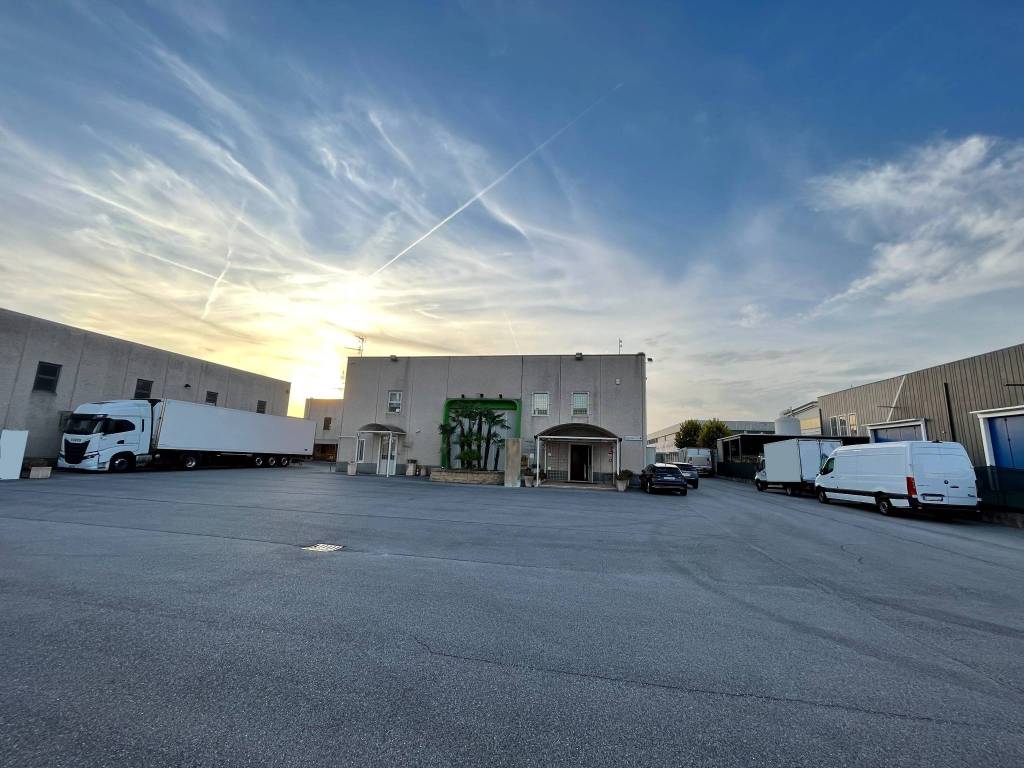 locale commerciale in vendita a Brescia in zona Volta