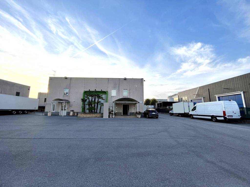 locale commerciale in vendita a Brescia in zona Volta