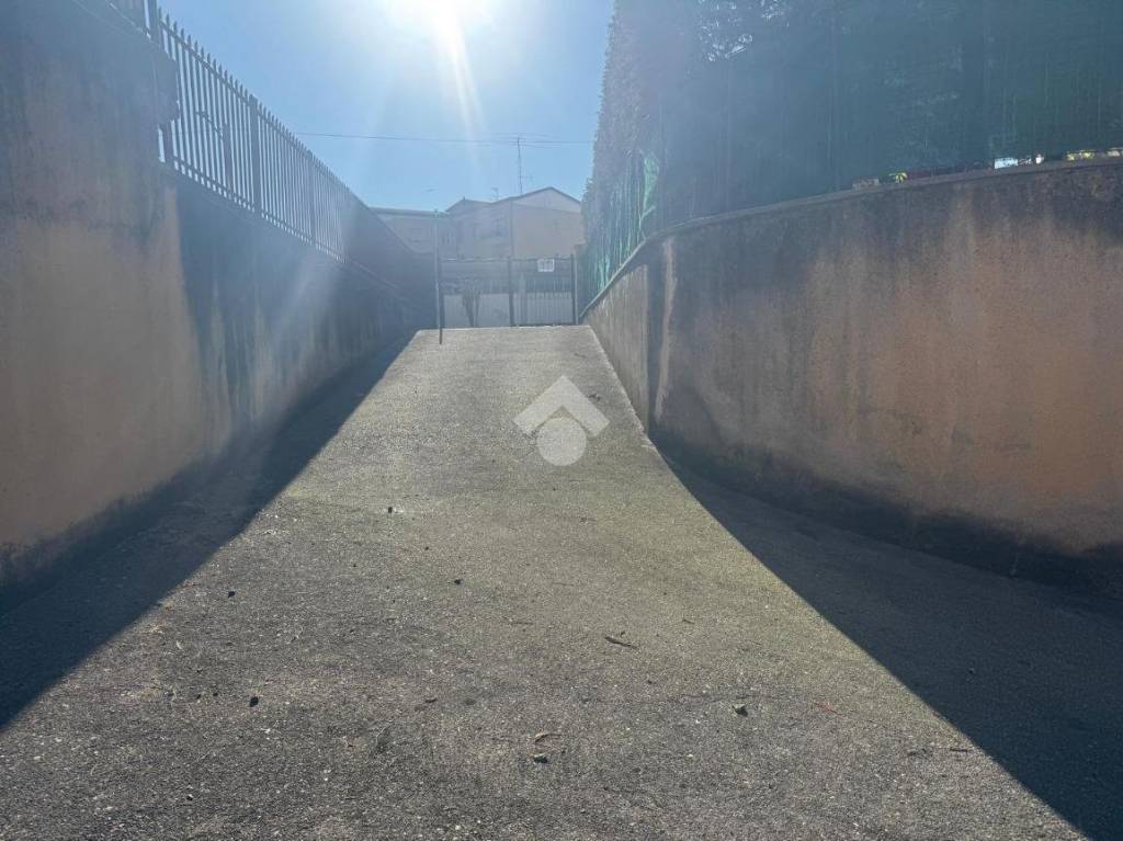 locale commerciale in vendita a Brescia in zona Chiesa Nuova