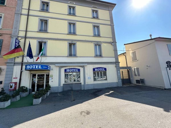 intera palazzina in vendita a Brescia in zona Volta