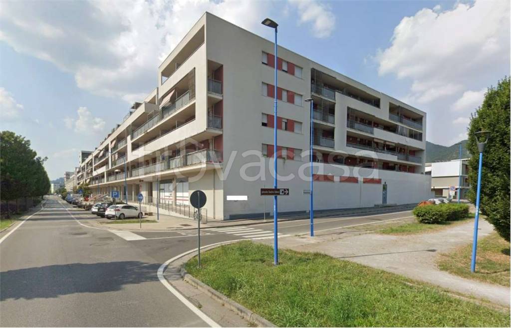 locale di sgombero in vendita a Brescia in zona San Polo