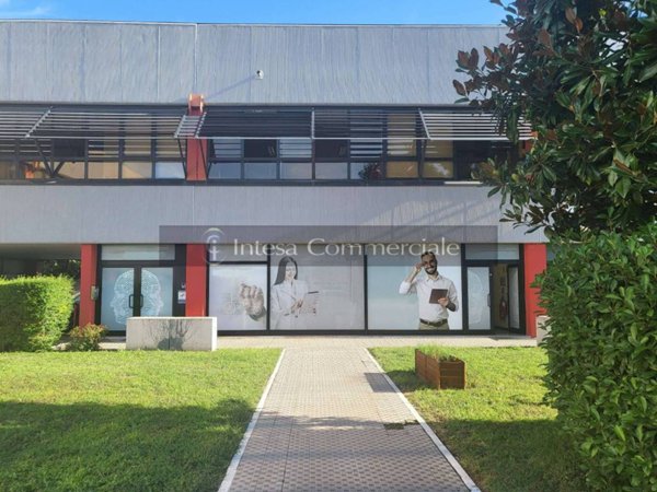 negozio in vendita a Brescia in zona Fiumicello