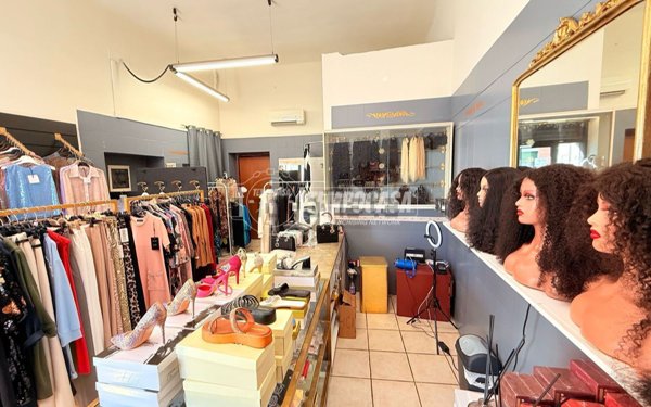 locale commerciale in vendita a Brescia in zona Fiumicello