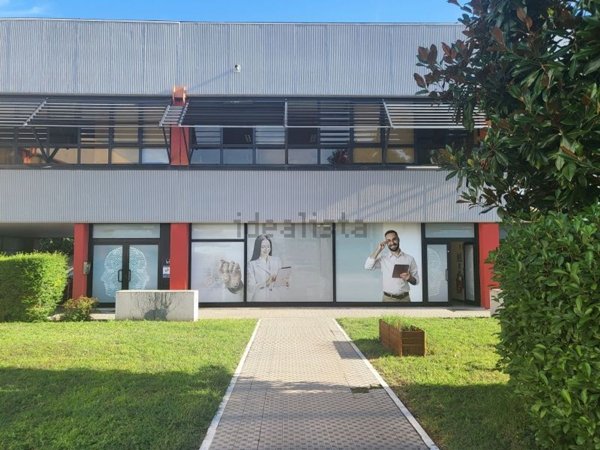 negozio in vendita a Brescia in zona Quartiere Primo Maggio