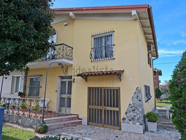 casa indipendente in vendita a Brescia in zona Villaggio Violino