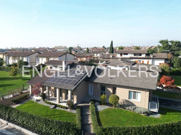 casa indipendente in vendita a Brescia in zona Volta