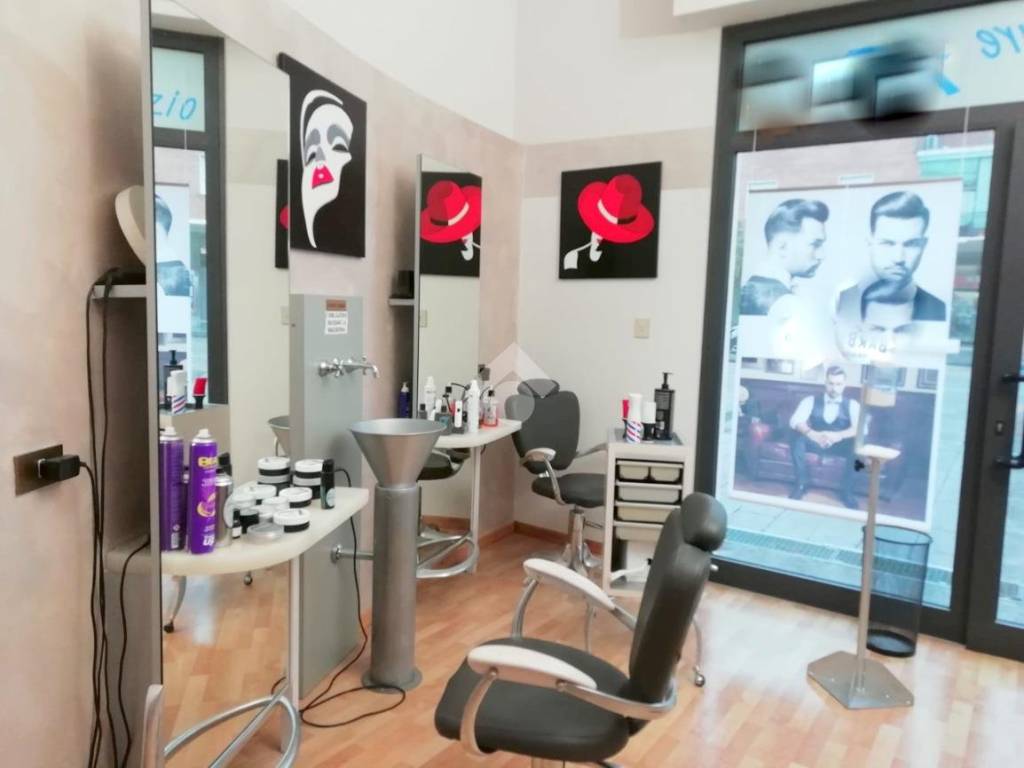 negozio in vendita a Brescia in zona Volta