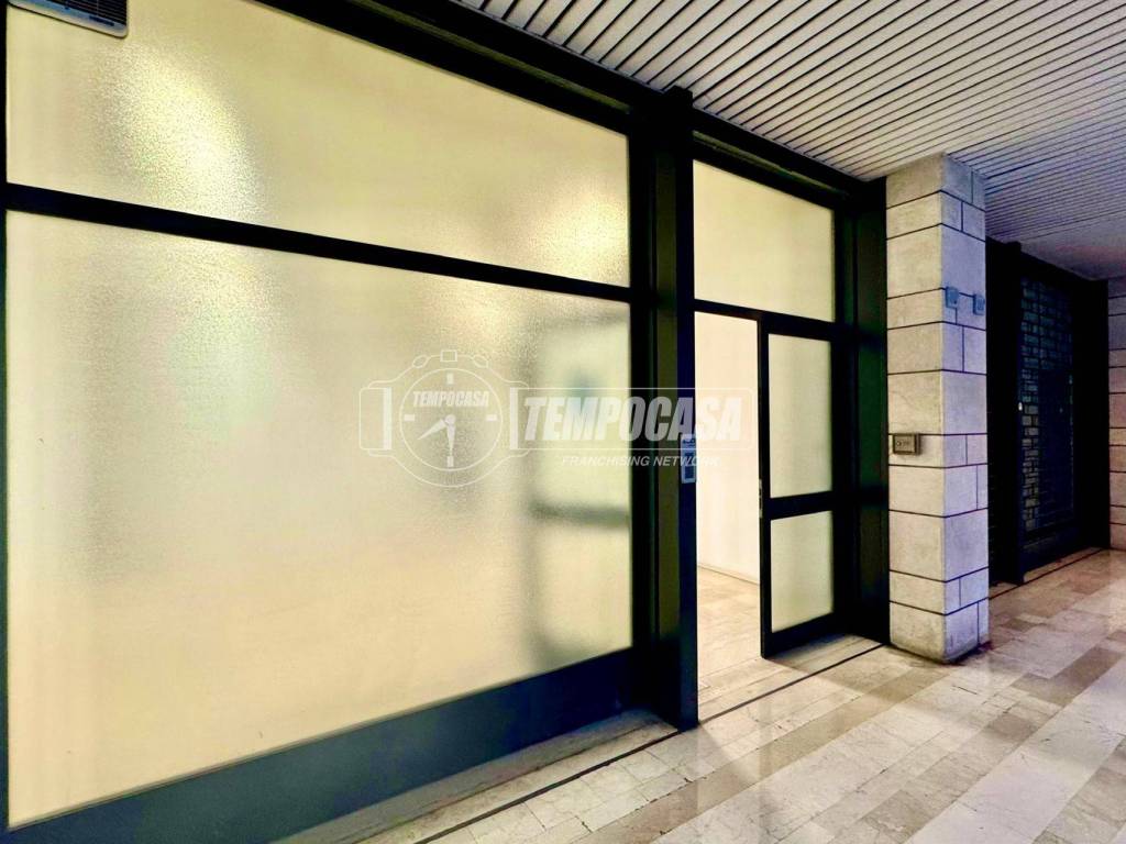 ufficio in vendita a Brescia in zona Volta