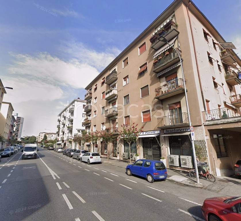 appartamento in vendita a Brescia in zona Porta Venezia
