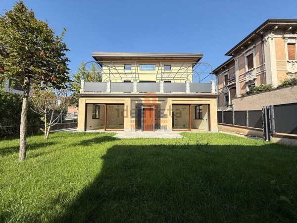 appartamento in vendita a Brescia in zona Crocifissa di Rosa