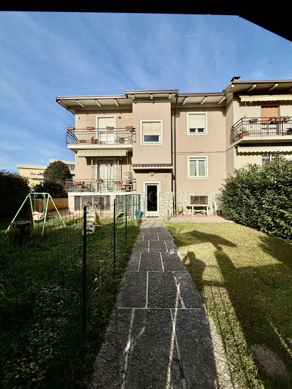 casa indipendente in vendita a Brescia