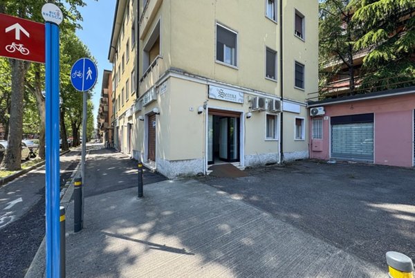 locale commerciale in vendita a Brescia