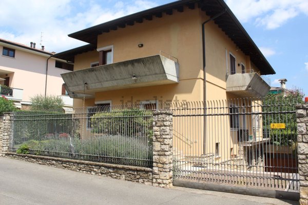 casa indipendente in vendita a Brescia in zona Urago/Mella