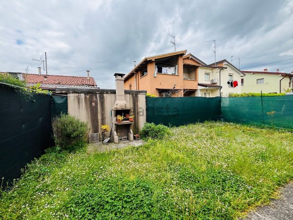 casa indipendente in vendita a Brescia in zona Villaggio Prealpino