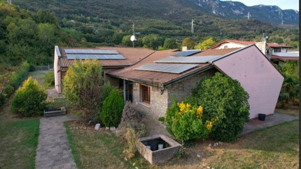 casa indipendente in vendita a Brescia in zona Caionvico