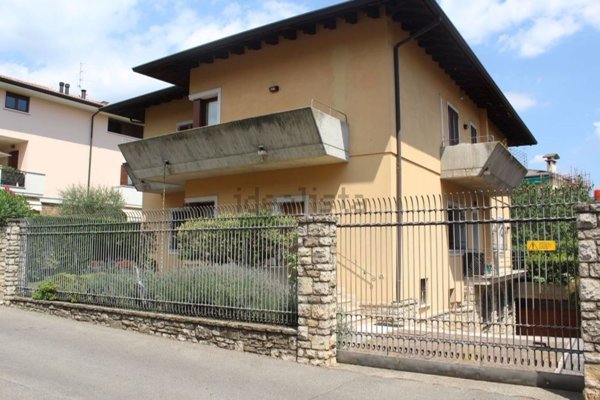 casa indipendente in vendita a Brescia in zona Urago/Mella