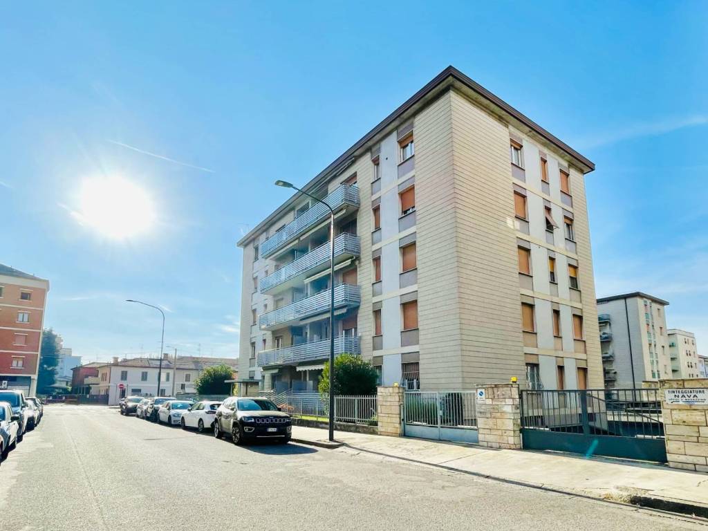 casa indipendente in vendita a Brescia in zona Villaggio Prealpino