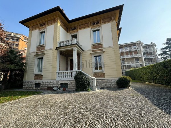 casa indipendente in vendita a Brescia in zona Crocifissa di Rosa