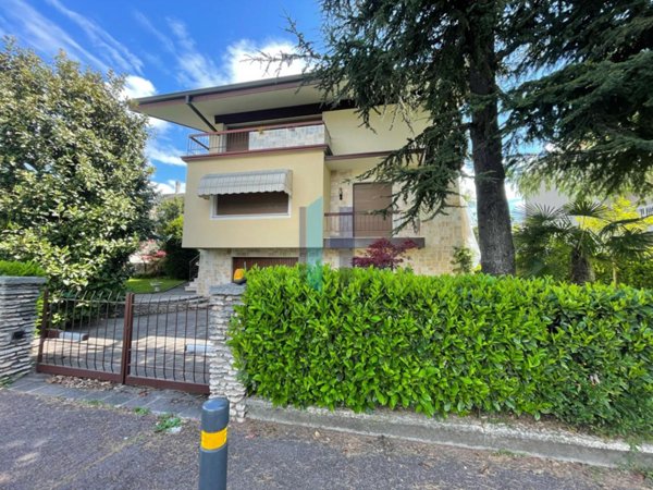 casa indipendente in vendita a Brescia in zona Villaggio Prealpino