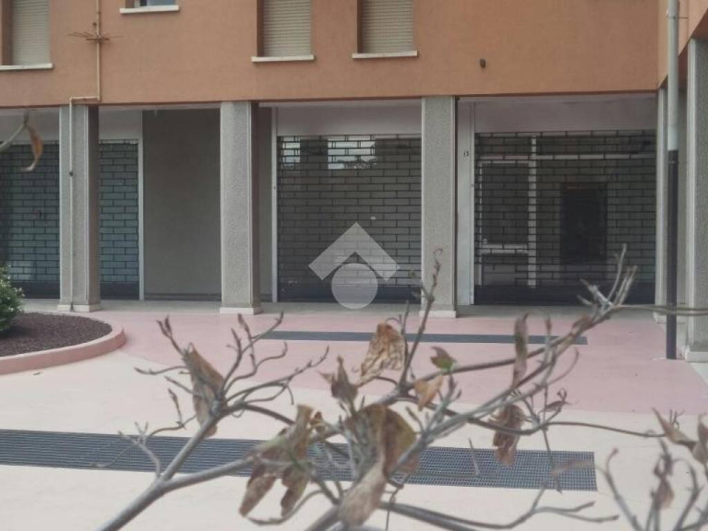negozio in vendita a Brescia in zona Volta