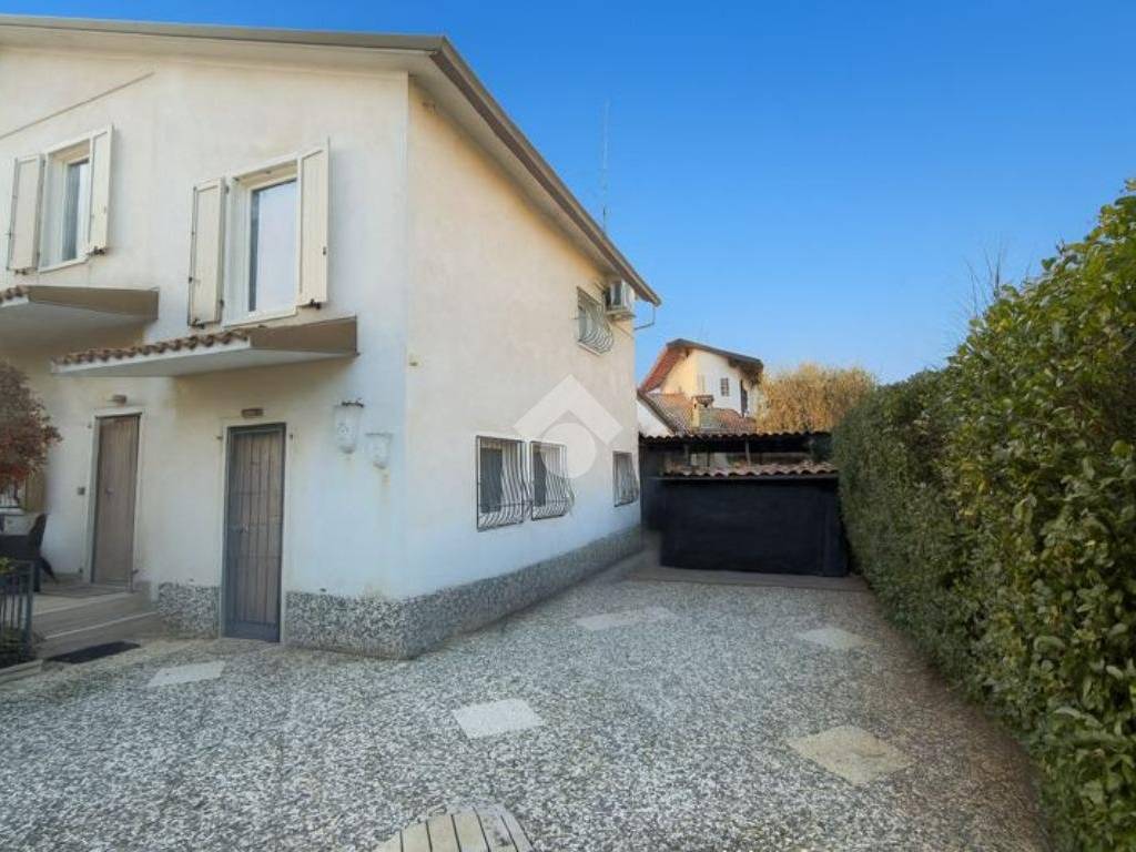 casa indipendente in vendita a Brescia in zona Chiusure