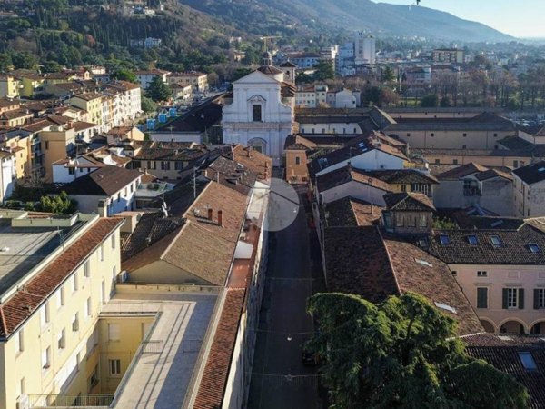 locale commerciale in vendita a Brescia in zona Centro Storico