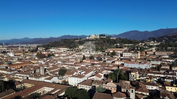 locale commerciale in vendita a Brescia in zona Centro Storico