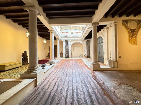 casa indipendente in vendita a Brescia in zona Centro Storico