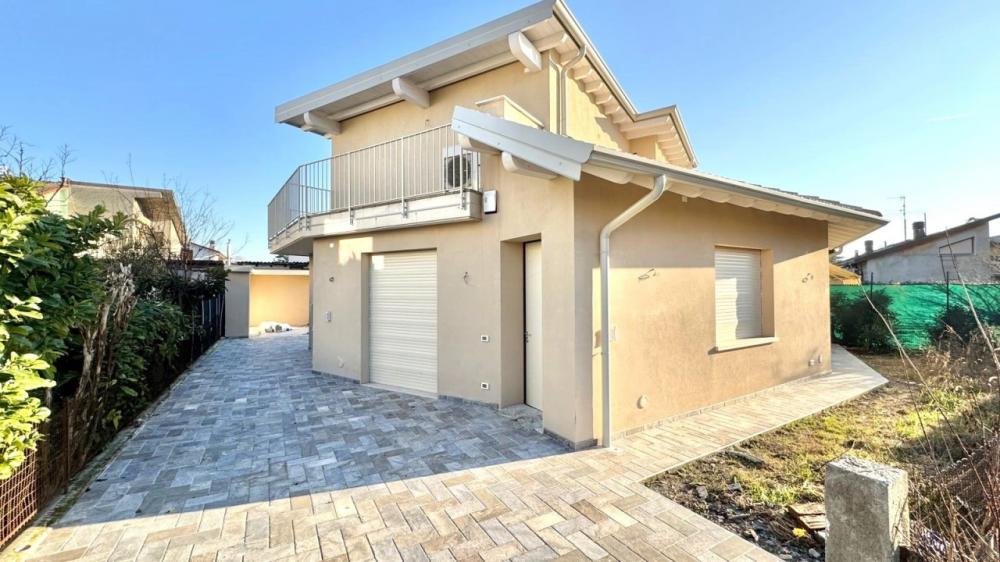 casa indipendente in vendita a Brescia in zona Villaggio Violino