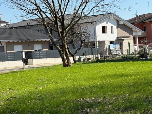 casa indipendente in vendita a Brescia in zona Volta
