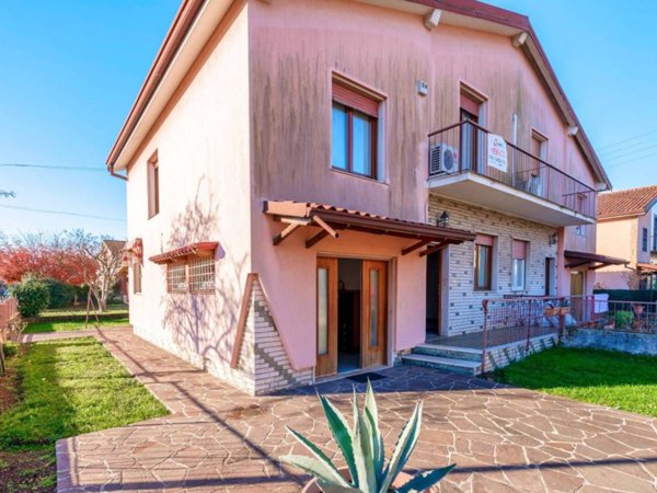 casa indipendente in vendita a Brescia in zona Caionvico