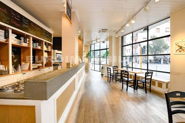 negozio in vendita a Brescia in zona Crocifissa di Rosa