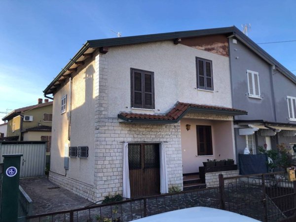 casa indipendente in vendita a Brescia in zona Chiusure