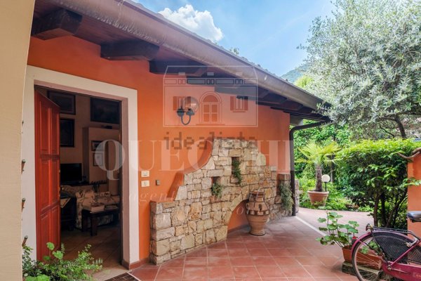 casa indipendente in vendita a Brescia in zona Caionvico