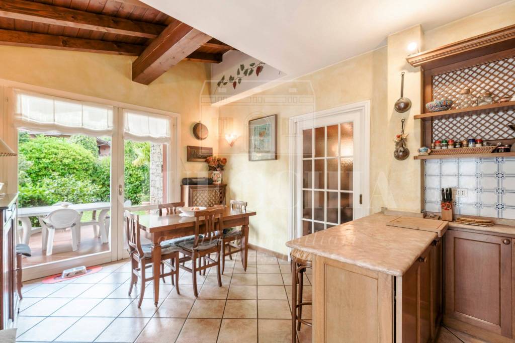 casa indipendente in vendita a Brescia in zona Caionvico