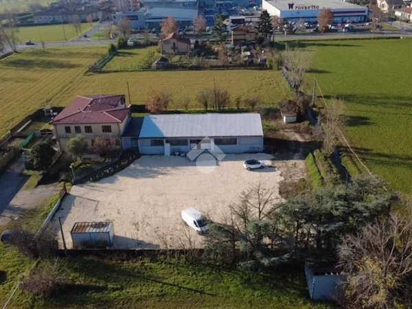 locale commerciale in vendita a Brescia in zona San Polo