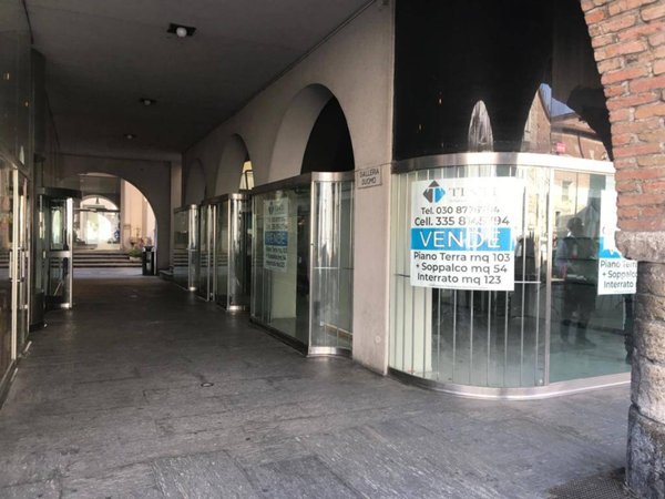 negozio in vendita a Brescia in zona Centro Storico