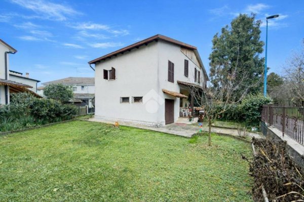 casa indipendente in vendita a Brescia in zona Villaggio Violino