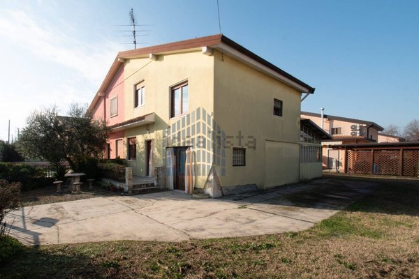 casa indipendente in vendita a Brescia in zona Villaggio Sereno