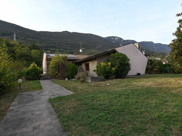 casa indipendente in vendita a Brescia in zona Caionvico