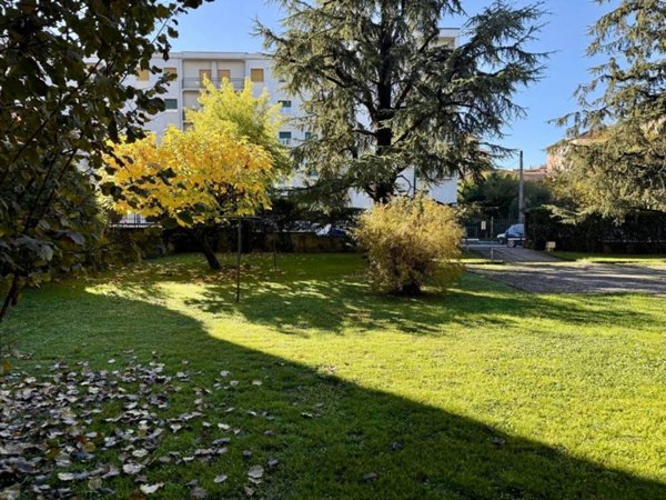 casa indipendente in vendita a Brescia in zona Borgo Trento