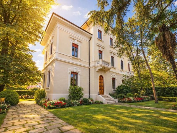 casa indipendente in vendita a Brescia in zona Centro Storico