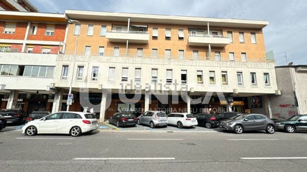 negozio in vendita a Brescia in zona Borgo Trento