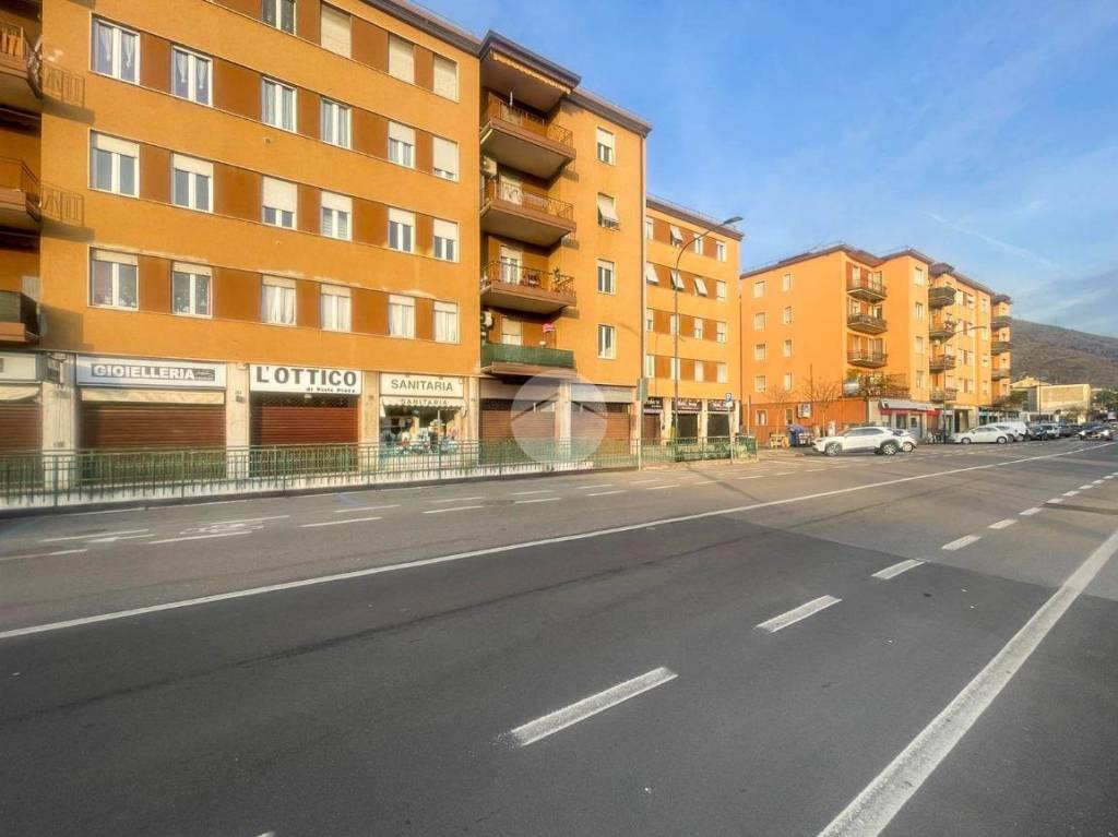 negozio in vendita a Brescia in zona Porta Venezia
